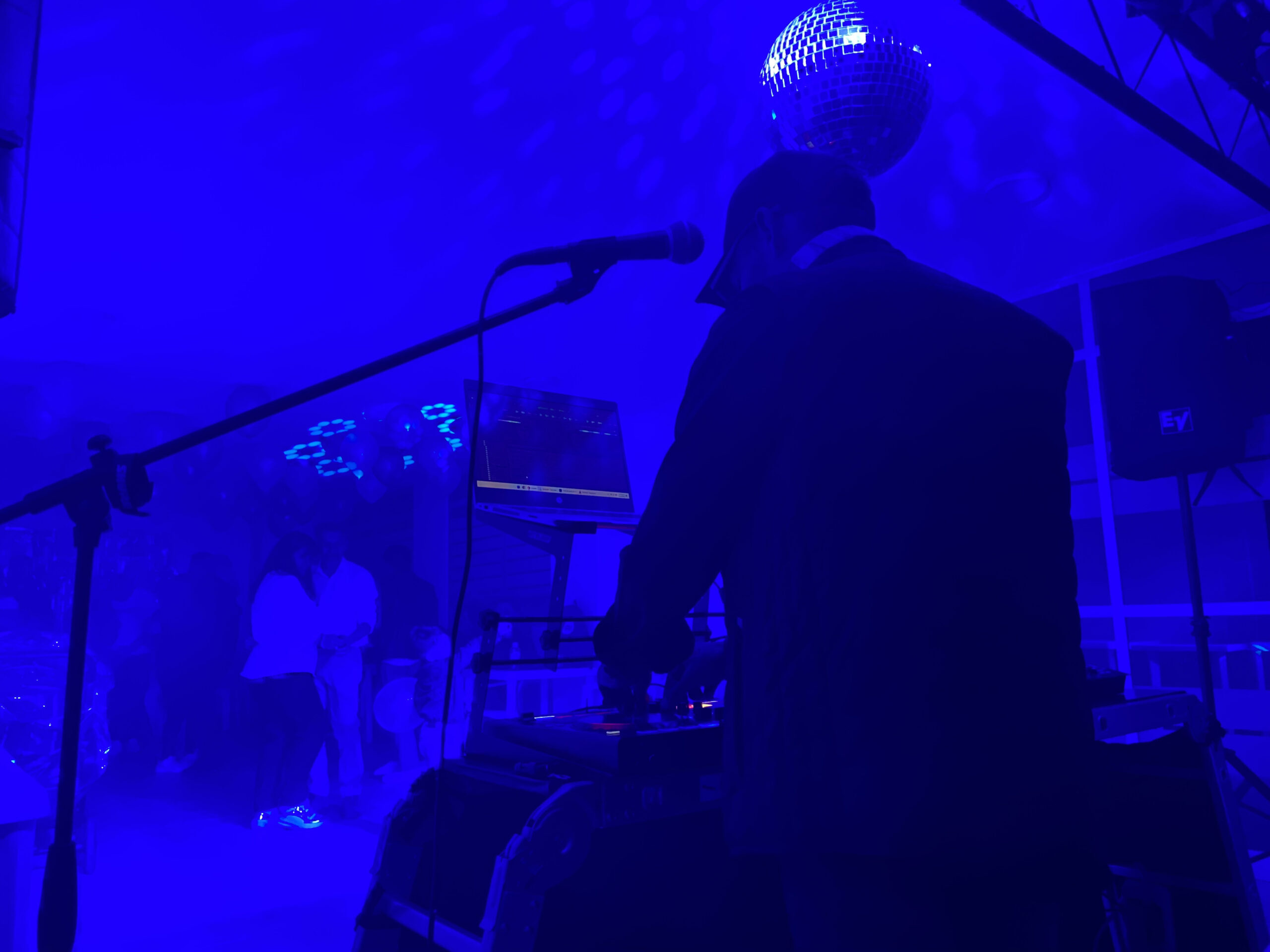 DC Sound Machine se posiciona como la mejor discomóvil para Fiestas Retro en Bogotá.