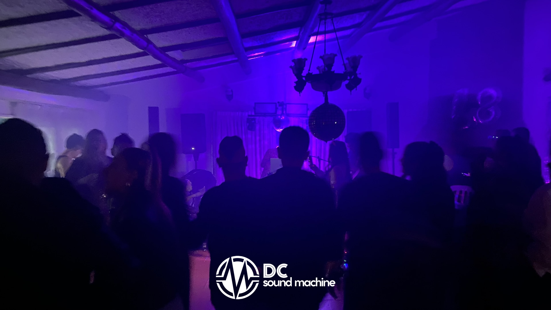 Expertos en Viejotecas en Bogotá: DC Sound Machine es una Fiesta Tropical - Bogota D.C. - DC Sound Machine