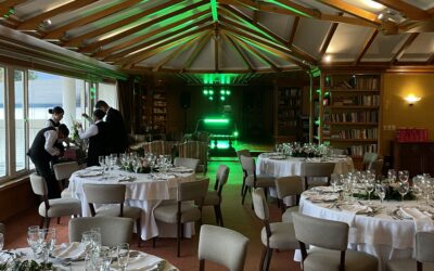 Fiestas retro corporativas en Bogotá: nostalgia que une equipos y genera compromiso real